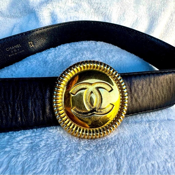 CHANEL Black Lambskin Leather Adjustable CC Belt w/ Goldtone Medallion Buckle - Picture 3 of 6